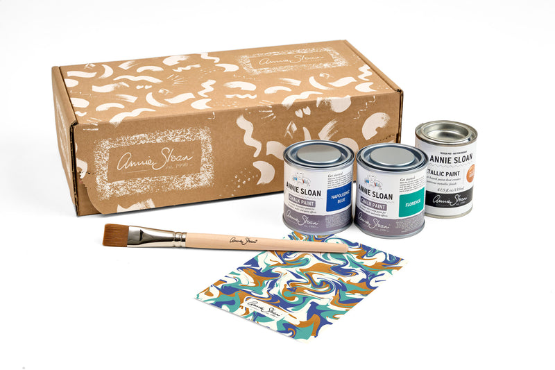 Unleash your creativity and create stunning Murano-inspired glassware with Annie Sloan’s expert guidance and a carefully curated selection of Chalk Paint™ colours.

The Murano Glass Gift Kit includes two of our bestselling cool-toned shades—Napoleonic Blue and Florence Chalk Paint™—along with an exclusive Gold Metallic Paint!