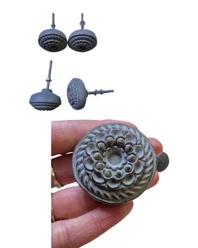 GREY FLORAL
Set of 4
Drawer knob

Each Knob is ~4cm wide and 3cm deep.

Screw thread length 4.5cm

Elevate your space with this set of 4 Grey Drawer Knobs, featuring an intricate etched floral design. The soft grey finish offers a subtle, elegant touch, while the detailed floral pattern adds a refined, timeless appeal. Perfect for updating furniture such as drawers, cabinets, or dressers, these knobs combine classic style with a modern twist, bringing sophistication and charm to any room.