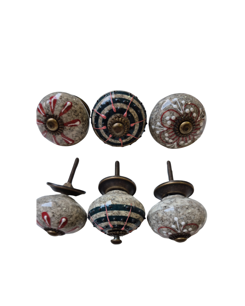 MARBLE EFFECT
Set of 3&nbsp;
Drawer knob

Each Knob is ~4cm wide 3cm deep.

Screw thread length 3cm

Enhance your furniture with this set of 3 Marble Effect Drawer Knobs, each featuring a unique pattern. The sophisticated marble finish adds a touch of luxury, while the distinct designs bring character and charm to your space. Perfect for updating drawers, cabinets, or dressers, these knobs offer a stylish and modern accent that effortlessly complements a variety of interiors.